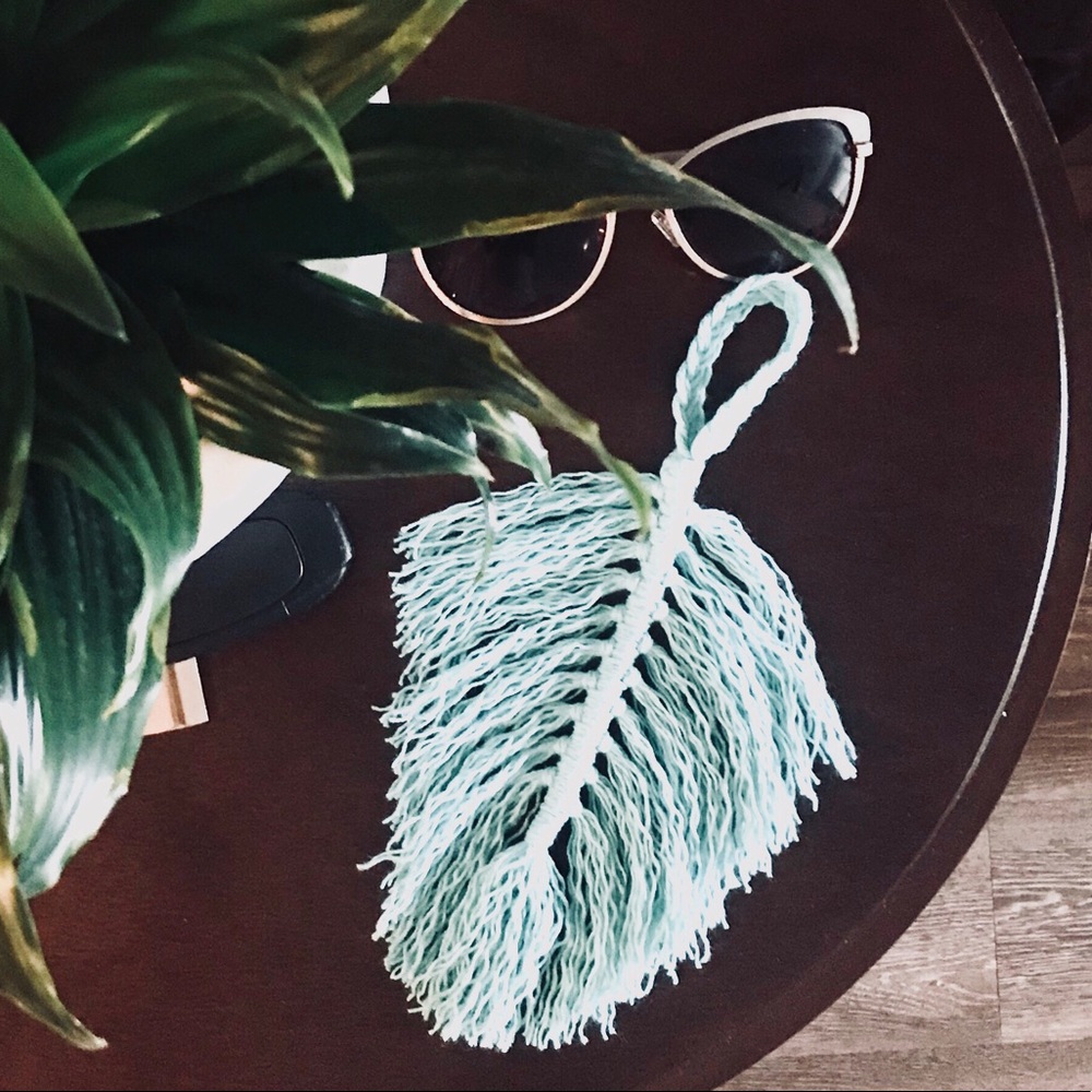 MERCI.SOPHIE Macrame Feather